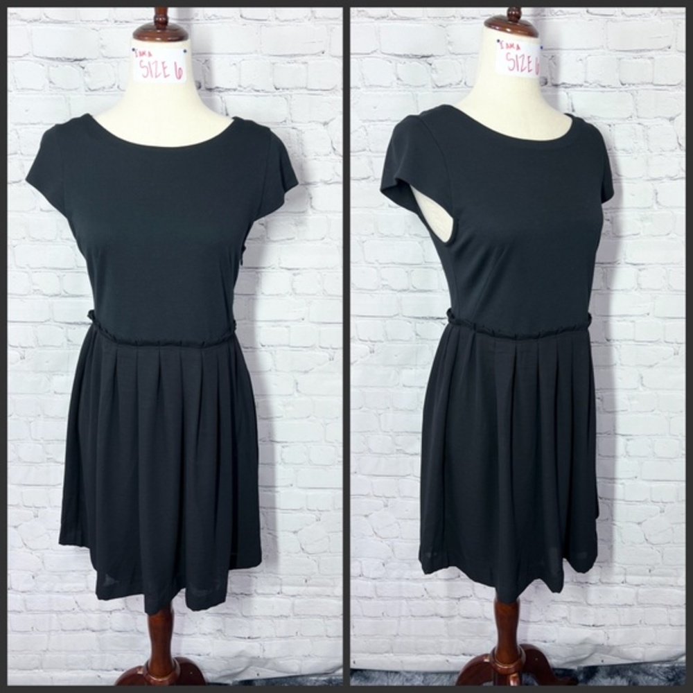 👗 |•GAP•| Pretty Little Black Pin Tucked Waist Dress